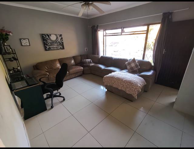 3 BEDROOM HOUSE FOR SALE IN ASHLEY
